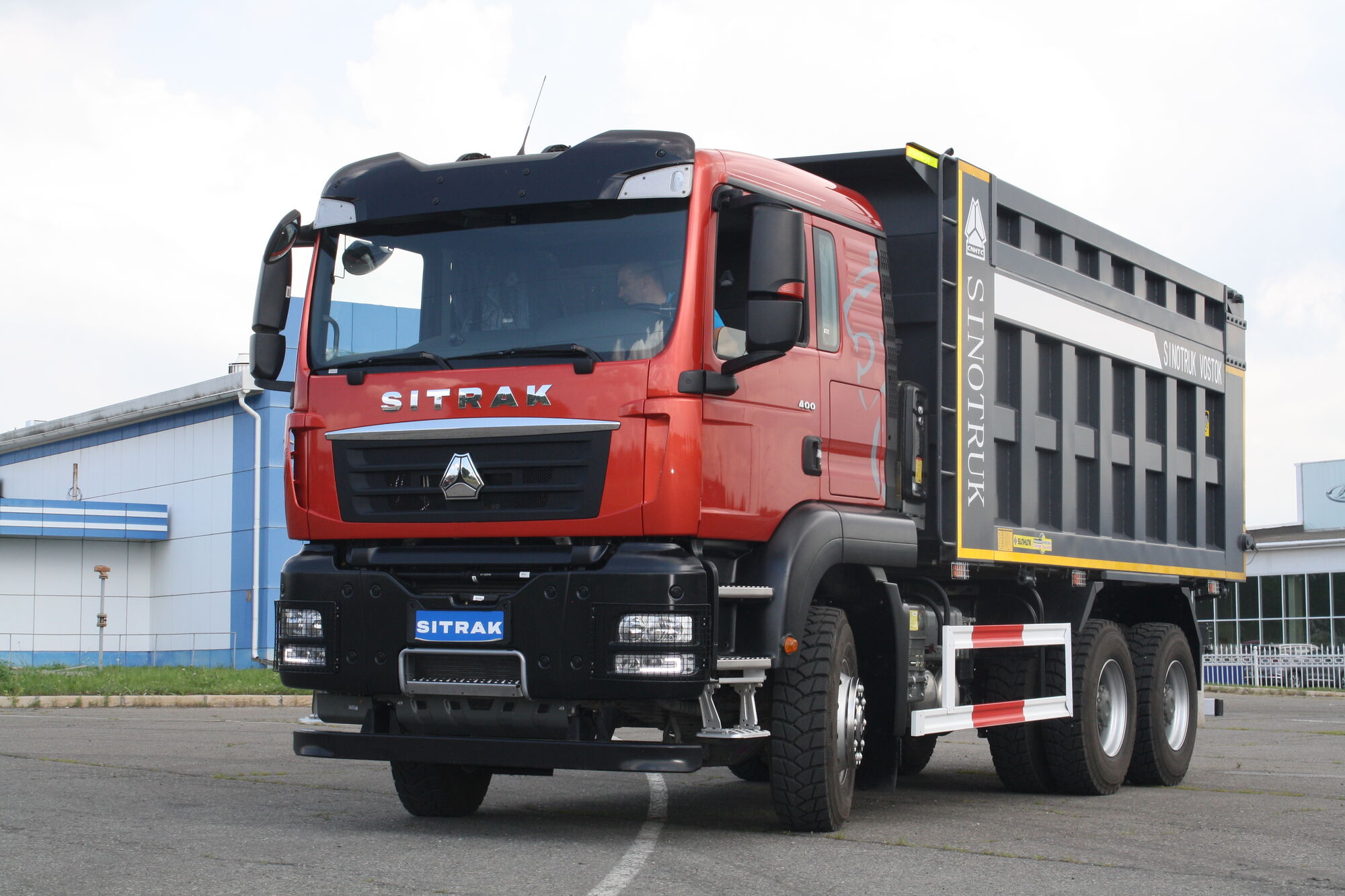 Самосвал SITRAK C7H